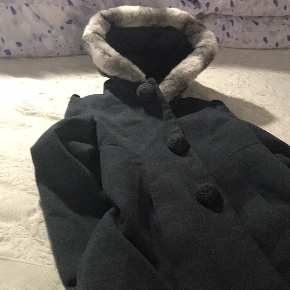 VINTAGE ROTHSCHILD girls Coat  with three rose shaped buttons; with pockets - Picture 3 of 4